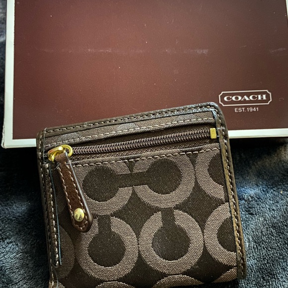 BEAUTIFUL BRAND NEW COACH WALLET STRAIGHT-OUT THE BOX‼️🔥🔥 - Picture 2 of 5